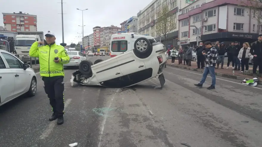 Otomobil düz yolda takla attı