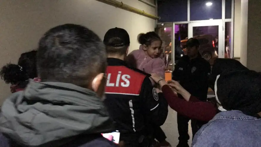 Bu kez çocuğu için çatıya çıktı 