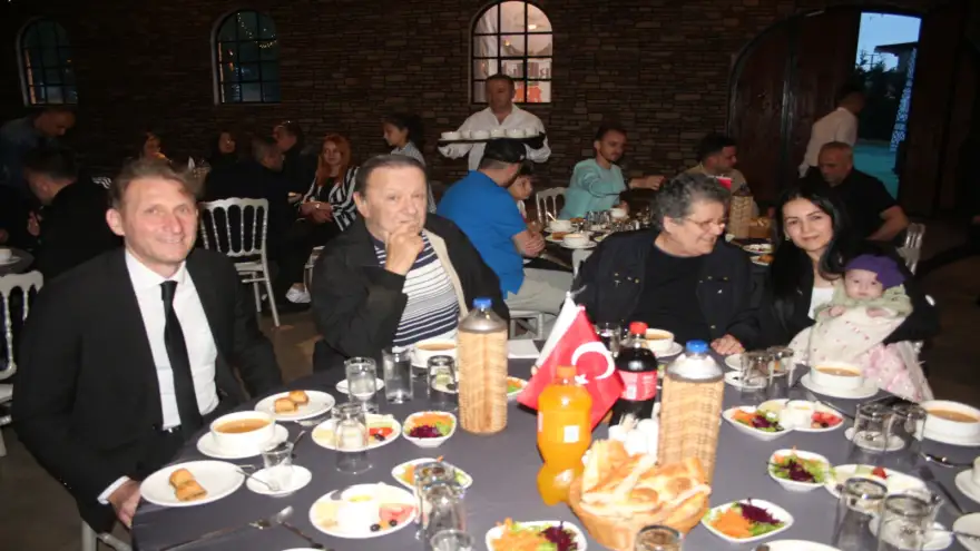 Gecenin onur konukları Sabriye ve Erdal Karakurdu oldu