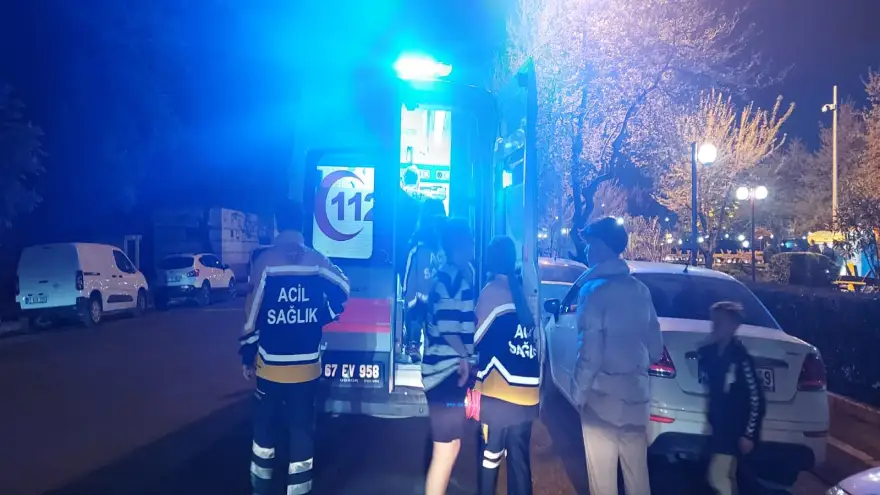 Bisiklet ile tur atan çocuk düşerek başından yaralandı. 