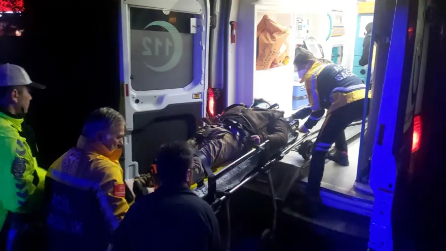 Otomobil ile motosiklet çarpıştı: 2'si ağır 3 yaralı...