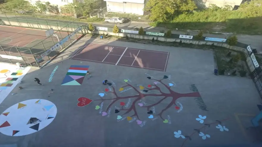 Eğitim içerikli kelimeler yazılı ağaç motifi oluşturuldu...