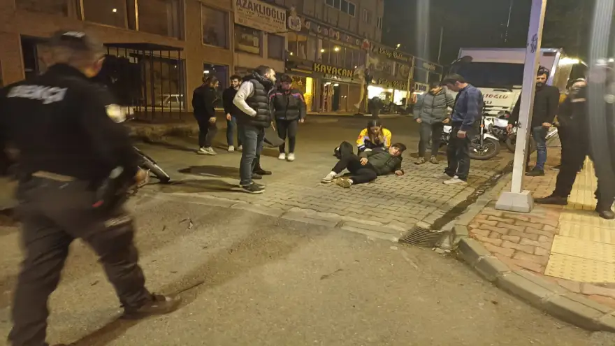 Motosikletle hafif ticari kamyonet çarpıştı: 1 yaralı