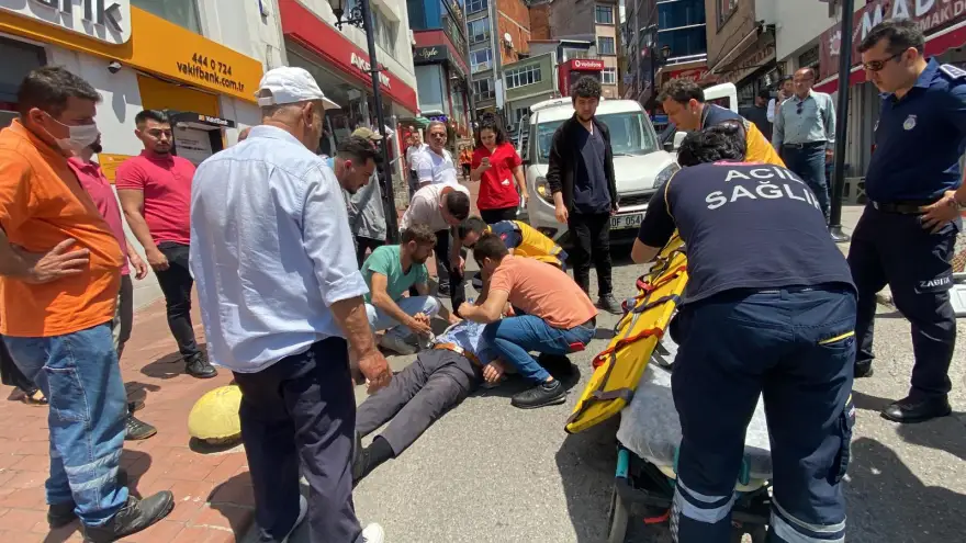Devlet hastanesi hizmet aracı yaşlı adama carptı