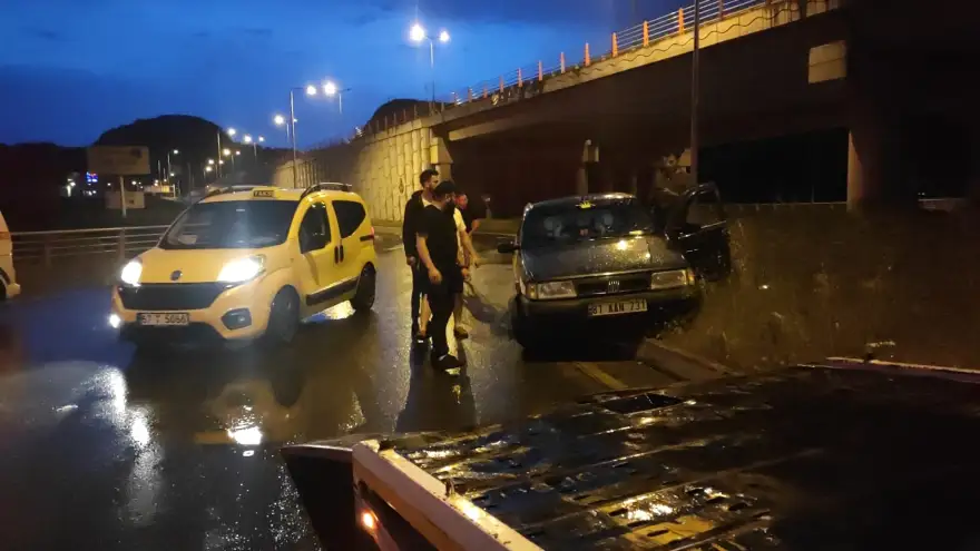 Direksiyon hakimiyetini kaybetti orta refüje çıktı