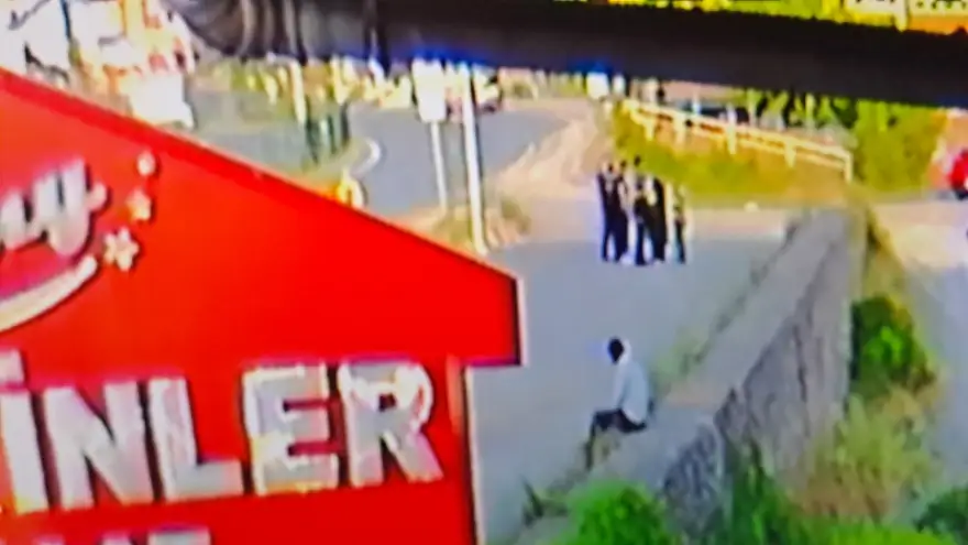 Sokak ortasında tartışınca polis, müdahale etti...