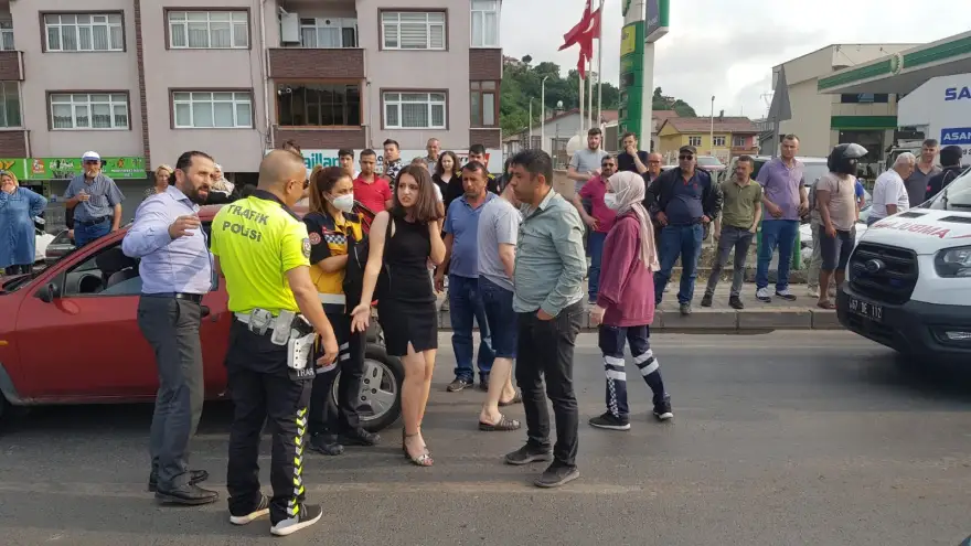 3 Aracın karıştığı kazada 3 kişi yaralandı