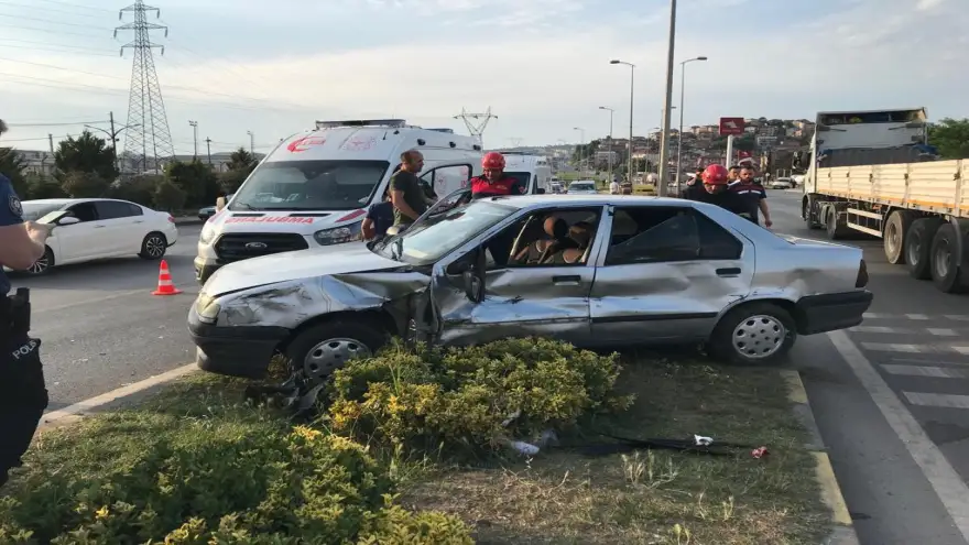 Trafik kazası: 3 Yaralı