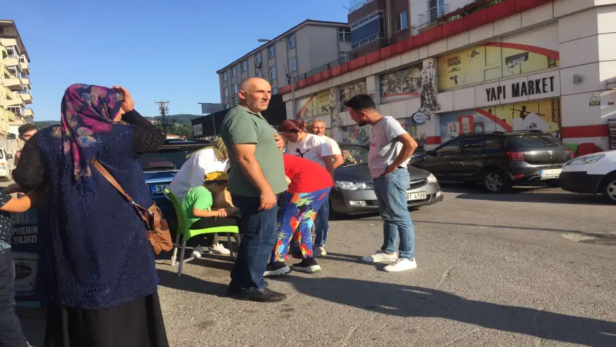 Bisiklet kullanan çocuğa araba çarptı 