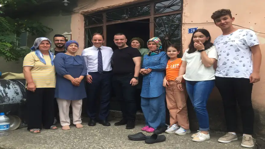 Deniz Yavuzyılmaz, Köylerde Vatandaşlarla Bayramlaştı