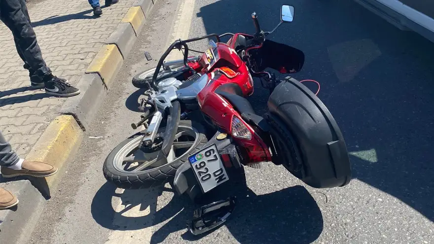 Motosiklet sürücüsü yaralandı
