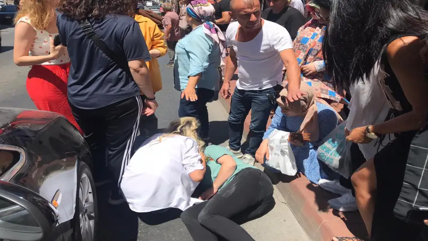 Otomobil yayaya çarptı...