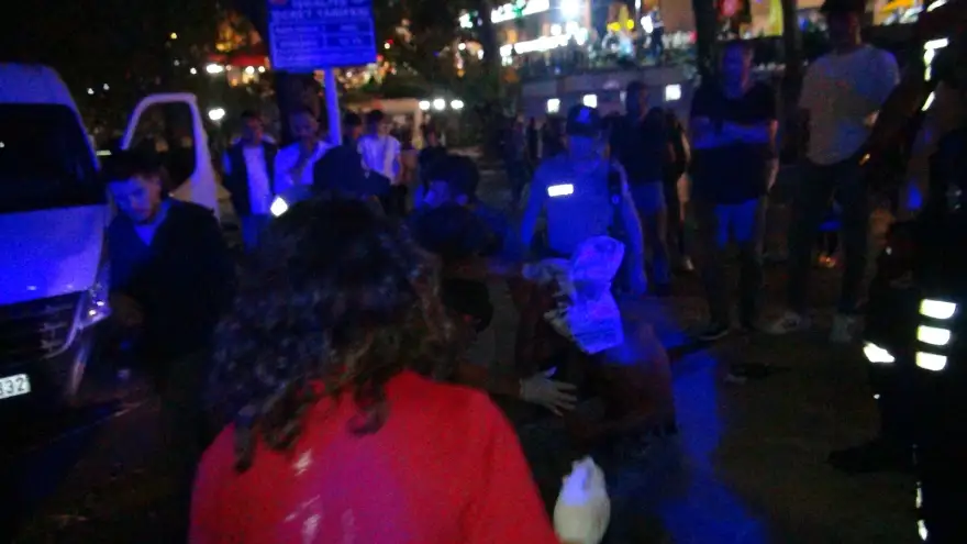 Kafasında şişe kırdılar