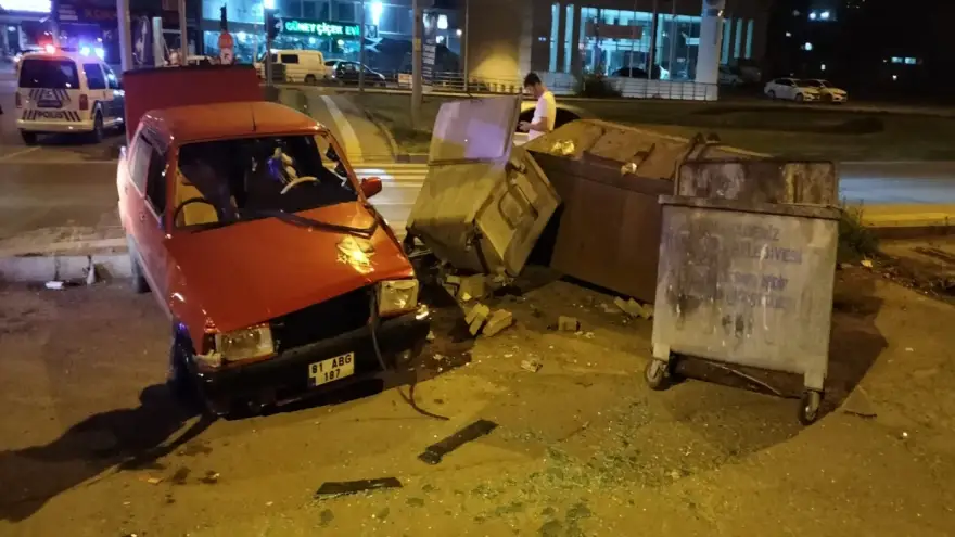 Önce kaldırıma sonra çöp kovalarına çarparak durabildi..