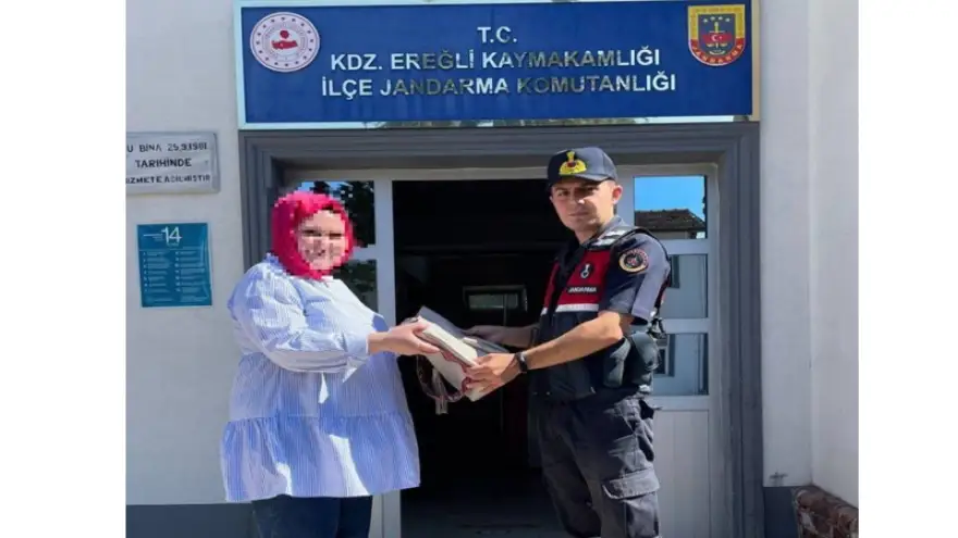 Çalınan çanta sahibine teslim edildi