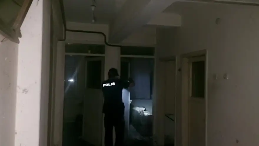 Apartman dairesinden gelen kötü koku endişe yarattı.