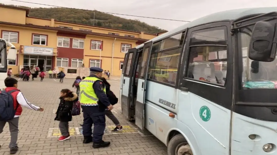 Jandarma'dan okul çevrelerinde denetim...
