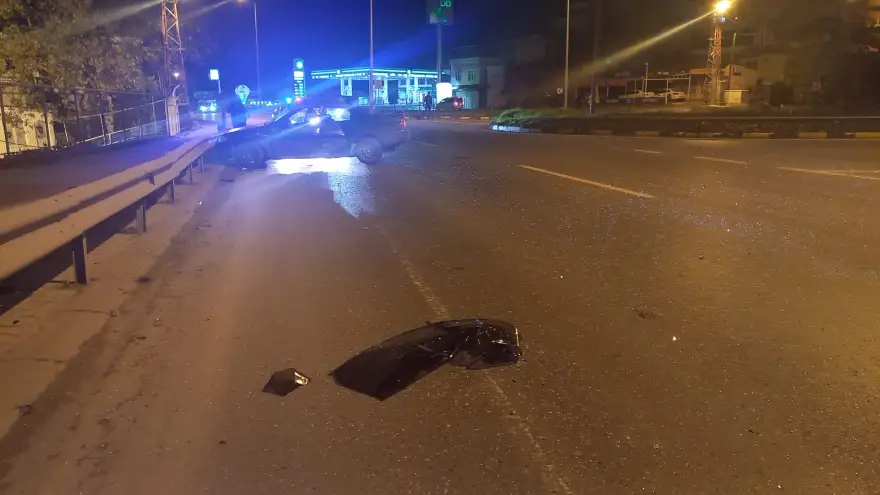 Trafik kazasında otomobil ile tır çarpıştı...