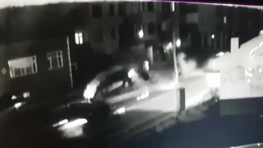 Kazada camdan çıkarak yola fırladı...