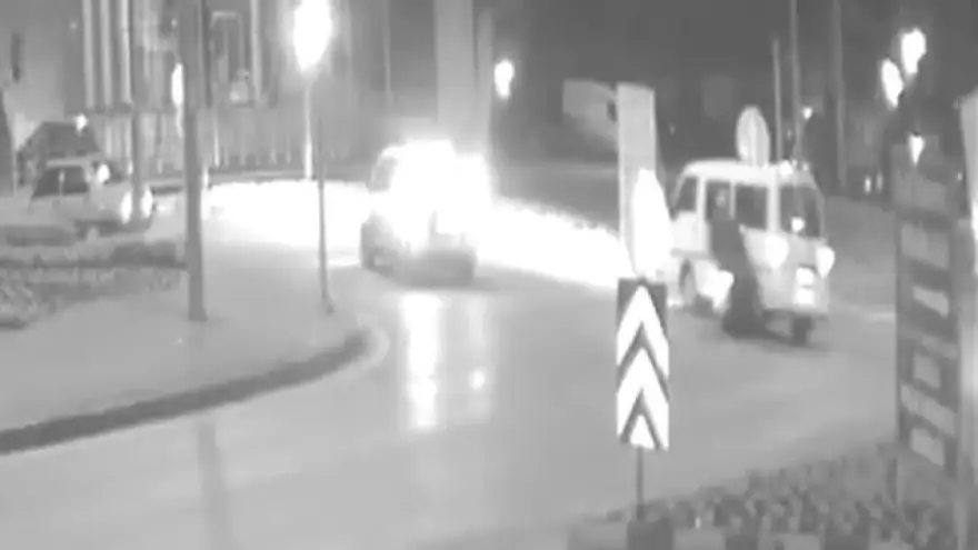 Kaza anı güvenlik kamerasına yansıdı.
