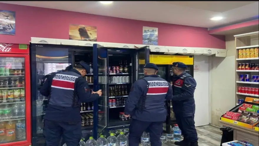 Jandarma kaçak ve sahte alkol denetimlerini sıklaştırdı.