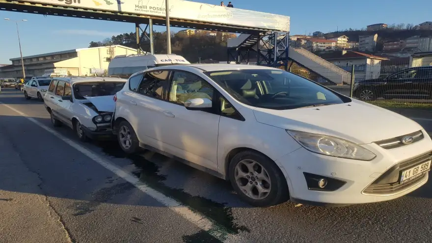 İki otomobil çarpıştı: 2’si çocuk olmak üzere 4 kişi yaralandı...