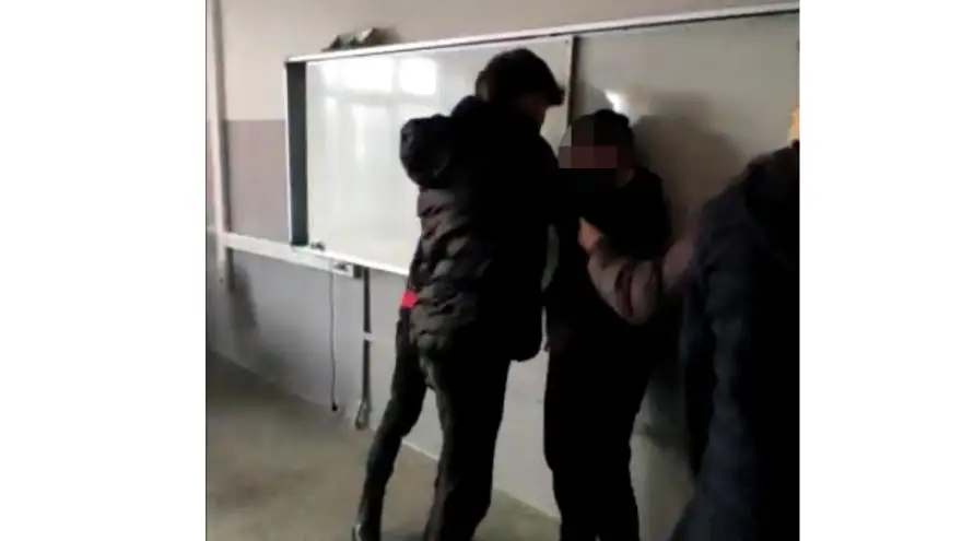 Sınıf arkadaşlarını tekme tokat döven 10 Öğrenciden 4'ü gözaltı alındı