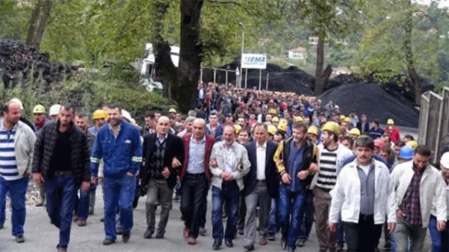 İŞÇİLER VALİLİĞE YÜRÜYOR