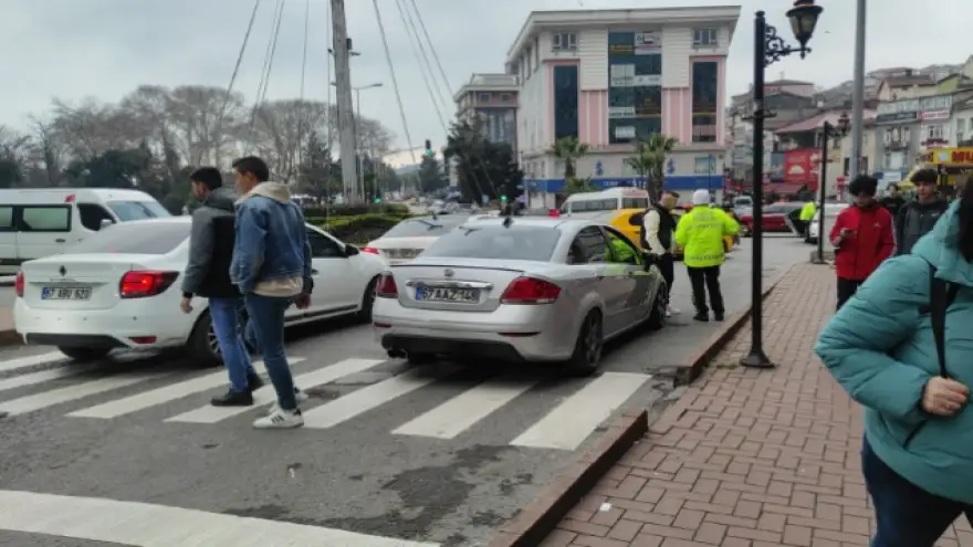 Yüksek sesle müzik dinleyen sürücüye para cezası