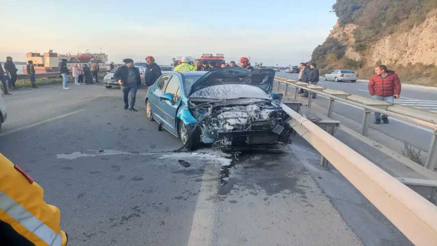 Bariyere çarpan araç alev aldı: 2 Yaralı 