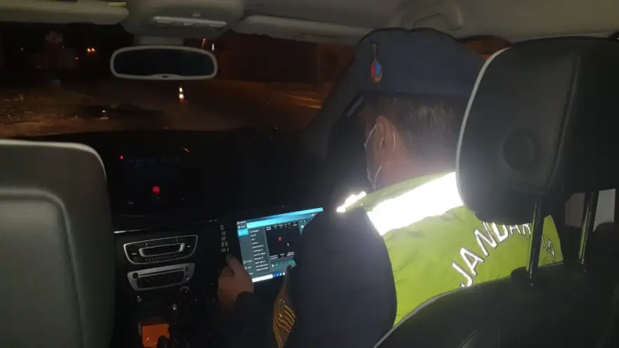 Radarlı hız ihlali tespitlerinde 59 sürücü hakkında idari işlem yapıldı..