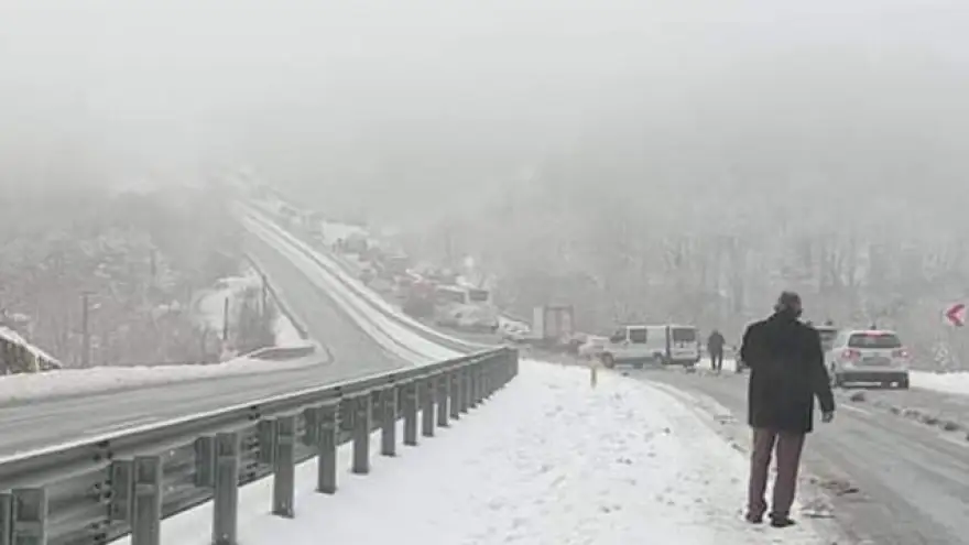 Kazalar yolu trafiğe kapattı
