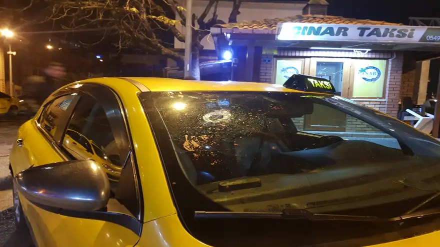 Taksi durağında satırlı saldırı 