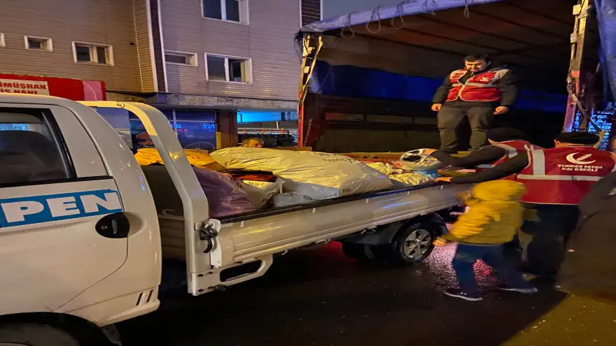 Yeniden Refah Partisi Deprem bölgesine yardım malzemesi gönderdi