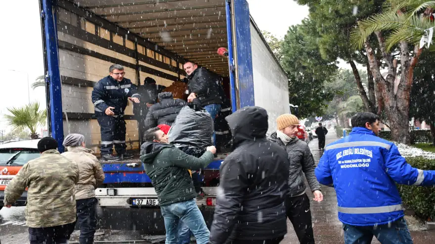 Deprem Bölgesine Yardım Kampanyası Sürüyor