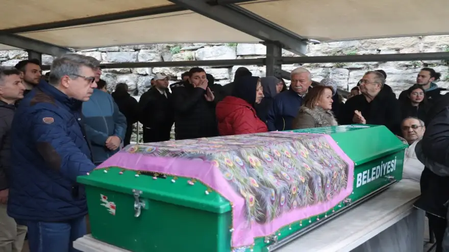 Burcu Ögretmen son yolculuğuna uğurlandı 