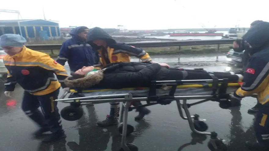 Direksiyon hakimiyetini kaybetti, bariyerlere çarptı..