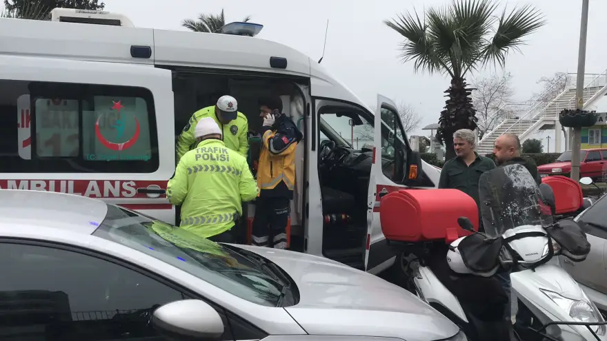 Sürücü kursu aracı ile motosiklet çarpıştı...