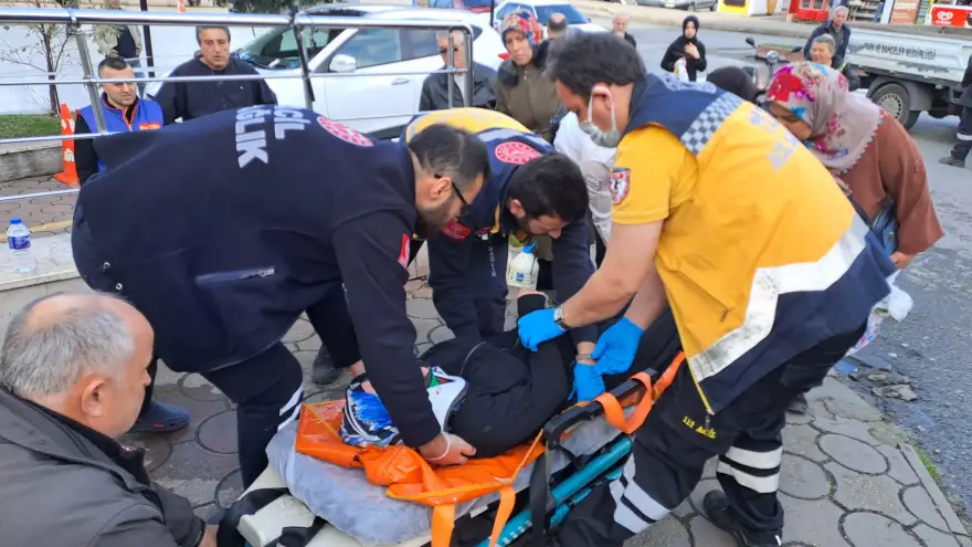 Merdiven basamağına takıldı, başından yaralandı...