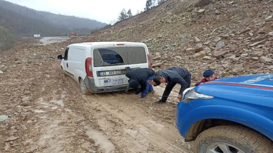 Mağdur vatandaşa Jandarma yardım etti...