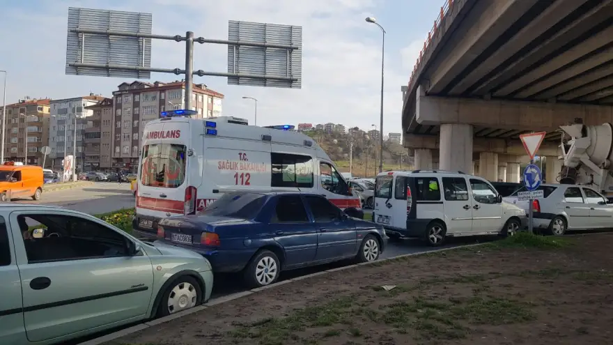 Ambulansa yol vermediler...