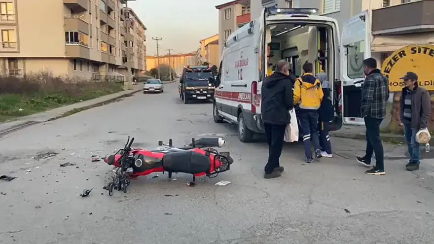 Motosiklet ile kamyonet çarpıştı: 1 Yaralı 