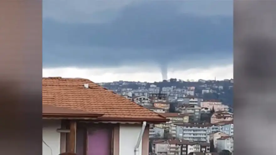 Ereğli'de çıkan hortum cep telefonu ile görüntülendi...