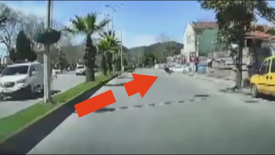 Kaza anı farklı aracın kamerasına yansıdı...