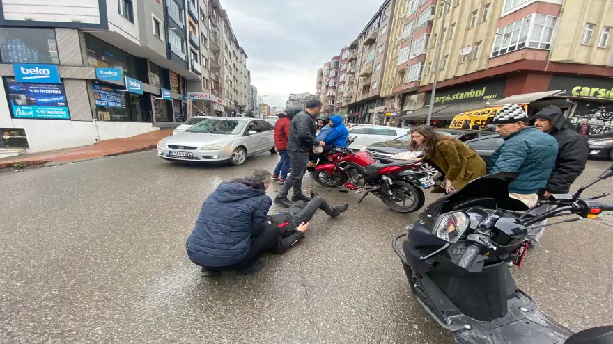 Motosiklet otomobil ile çarpıştı: 1 Yaralı