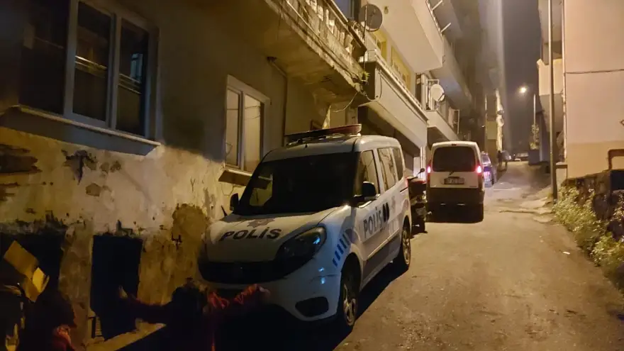 Karı koca birbirine bıçak çekti...