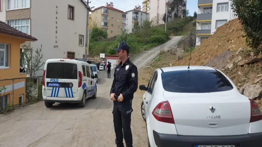 Yüksekten düşen bir kişi yaralandı..