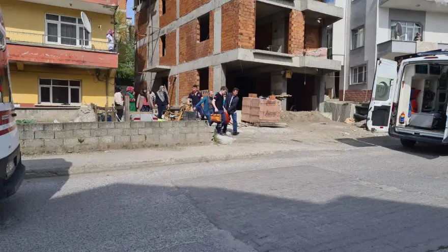 Alaplı'da elektrik akımına kapılan 2 işçi yaralandı...