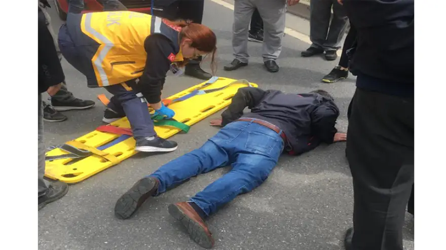 Karşıdan karşıya geçecekti: Hastaneye kaldırıldı