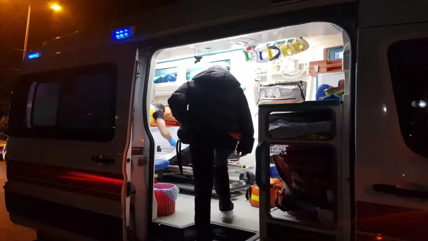 3 araç birbirine girdi: 2 yaralı